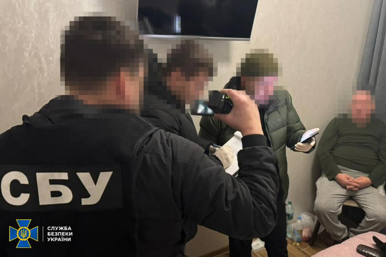 Правоохоронці затримали ще 8 організаторів схем для ухилянтів